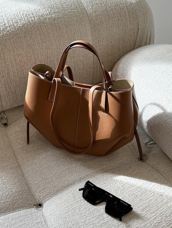 Flavia | Donna Borsa Strutturata con Arricciatura Laterale | Elegante e Funzionale