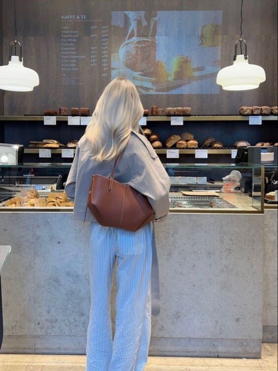 Flavia | Donna Borsa Strutturata con Arricciatura Laterale | Elegante e Funzionale