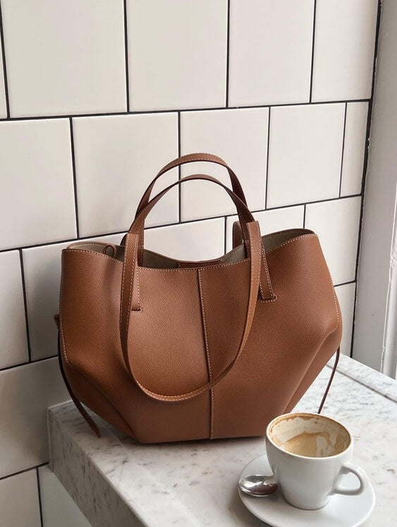 Flavia | Donna Borsa Strutturata con Arricciatura Laterale | Elegante e Funzionale