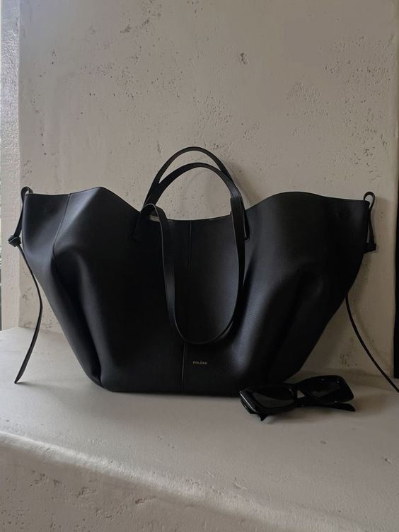 Flavia | Donna Borsa Strutturata con Arricciatura Laterale | Elegante e Funzionale