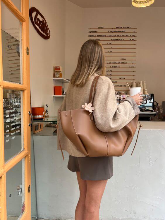 Flavia | Donna Borsa Strutturata con Arricciatura Laterale | Elegante e Funzionale